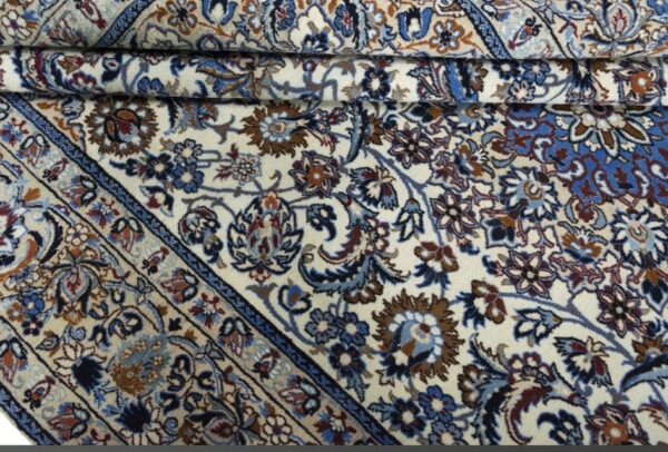 BEAUTIFUL HAND KNOTTED NAIN 9LA PERSIAN CARPET. - Image 2