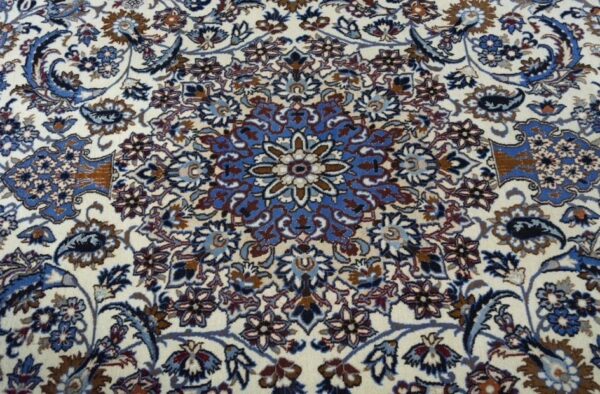 BEAUTIFUL HAND KNOTTED NAIN 9LA PERSIAN CARPET. - Image 8