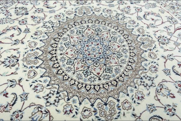 HAND KNOTTED ROUND NAIN9LA PERSIAN CARPET. - Image 6