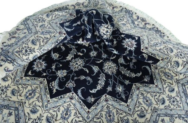 HAND KNOTTED NAIN 9LA ROUND PERSIAN CARPET. - Image 9