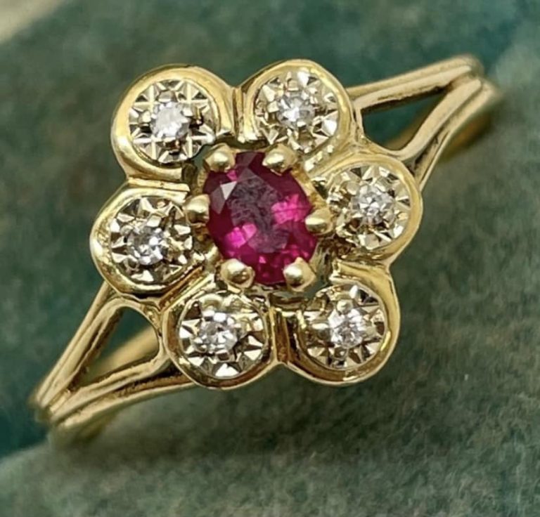 18kt gold ruby diamond ring vintage