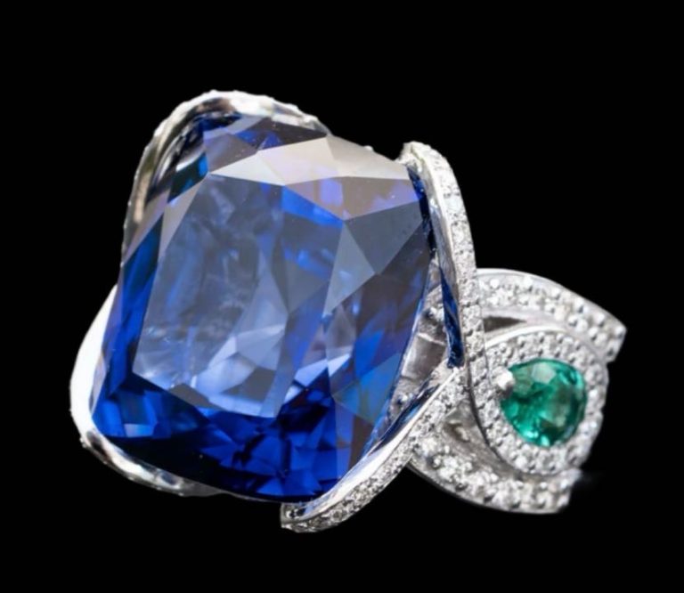 12.65 Carat Diffused Sapphire Ring with 0.66ct natural green Emerald’s and 0.77ct VS1 Natural Diamonds. #164.